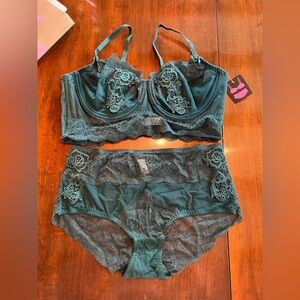 Beautiful Lace Lingerie Set, 40D/XL, NWT